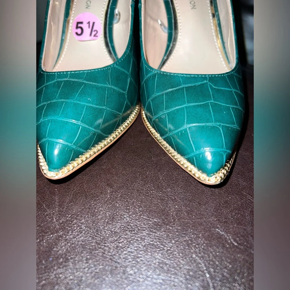 BCBGENERATION Hallix Gold Chain Stiletto Pumps Heels Women’s size 5.5 M - Picture 7 of 15